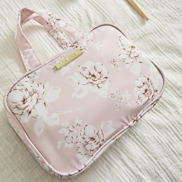 WANDERLUST MAKEUP TRAVEL - Picture 10 of 15